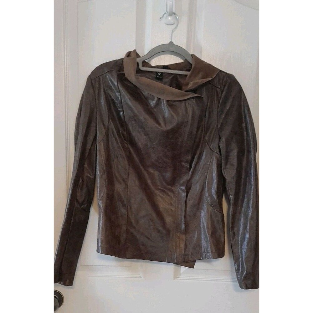Windsor Women’s Faux Leather Zip Up Jacket. Size Medium. B62